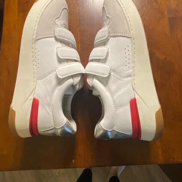 VERONICA BEARD TIZI SNEAKER SIZE 9.5. Sold out everywhere in this size. NWT - Picture 3 of 9